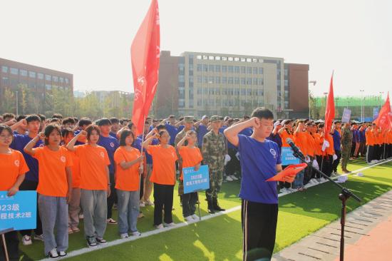 昭通职业学院首届大学新生开学典礼暨军训开训典礼正式拉开帷幕！